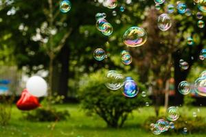 movimento bolle galleggiante nel il aria foto