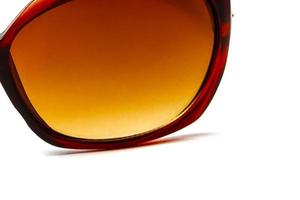 occhiali da sole isolati su uno sfondo bianco foto