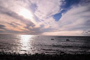 oceano al di sopra di il tramonto foto