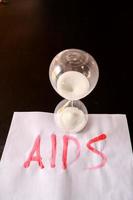 AIDS scritto su carta foto