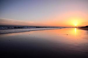 spiaggia Visualizza al di sopra di il tramonto foto