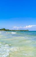 spiaggia messicana tropicale chiara acqua turchese playa del carmen messico. foto