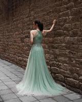 elegante sposa nel un' nozze vestito foto