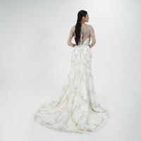 elegante sposa nel un' nozze vestito foto