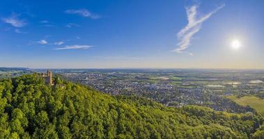 panoramico aereo Visualizza di il Tedesco cittadina bensheim nel estate durante giorno foto