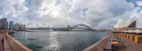 panoramico Visualizza di sydney porto con porto ponte, musica lirica Casa e crociera terminale foto