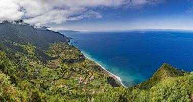 Visualizza su il villaggio di porto moniz su il portoghese isola di Madera nel estate foto