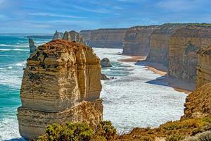 Visualizza al di sopra di il robusto, selvaggio costa di il 12 apostoli nel Sud Australia foto