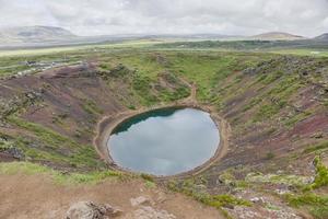 panoramico Visualizza al di sopra di kerio vulcano cratere nel meridionale Islanda nel estate durante giorno foto