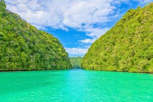 Visualizza al di sopra di colorato latteo modo laguna su palau foto