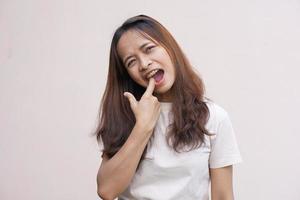 asiatico donne avere dolore e sensibilità nel loro denti. foto