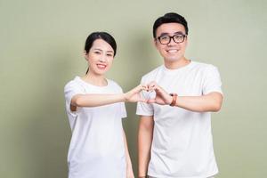 foto di asiatico coppia su sfondo