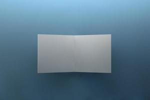bi piegare o verticale metà piegare opuscolo finto su isolato su morbido grigio sfondo. 3d rendere illustrazione foto