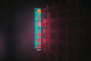 città di taipei, taiwan, 2020 - insegna al neon dell'hotel foto