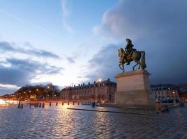 Versailles Francia sculture nel il cortile di il castello, facciata architettura. foto