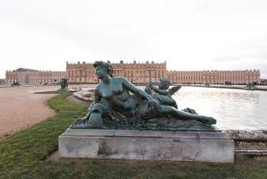 Versailles Francia sculture nel il cortile di il castello, facciata architettura. foto