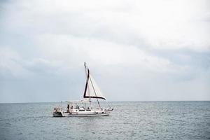 yacht barca nel il Aperto mare foto