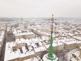 Ucraina, Lviv città centro, vecchio architettura, fuco foto, uccelli occhio Visualizza nel inverno foto