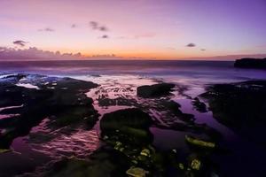 un' bellezza tramonto al di sopra di il mare foto