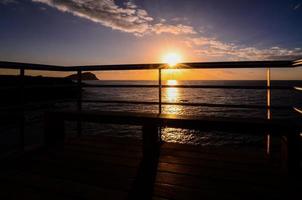 oceano al di sopra di il tramonto foto