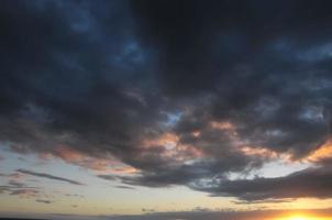 cielo al di sopra di il tramonto foto