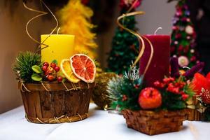 candele Natale arredamento con spezie agrume frutta foto