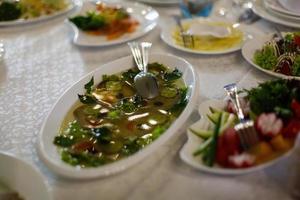 festa pasti su il tavolo banchetto tavolo foto