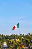 messicano verde bianca rosso bandiera nel zicatela puerto escondido Messico. foto