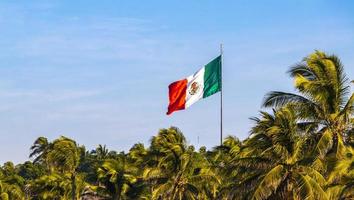 messicano verde bianca rosso bandiera nel zicatela puerto escondido Messico. foto