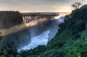 Vittoria cascate a il confine di Zambia e Zimbabwe foto