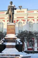 monumento per lenin nel vladimir Russia adiacente per il banca, 2022 foto