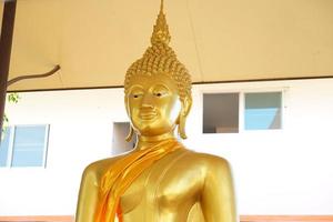 statua di buddha nel tempio della tailandia foto