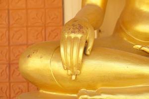 statua di buddha nel tempio della tailandia foto