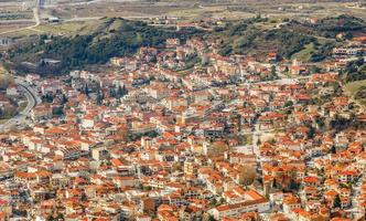 kalabaka greco cittadina arancia edificio tetti, aereo Visualizza, Kalampaka, trikala, Tessaglia, Grecia foto