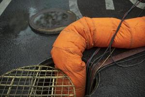 fogna riparazione. Aperto schiudere. tecnico lavori. incidente metropolitana. foto