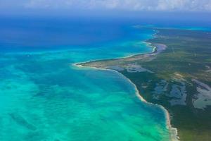 bella vista perfetta di isole esotiche dagli aerei foto