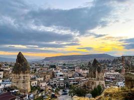 Cappadocia metropolitana città dentro il rocce, il vecchio città di pietra pilastri. foto