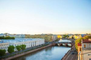 il Visualizza a partire dal il tetti a partire dal sopra su il città di st. petersburg foto