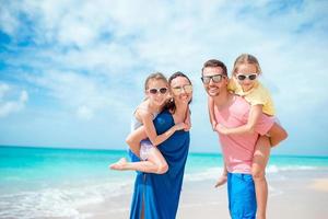 famiglia spiaggia vacanza foto