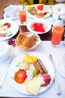 gustoso tradizionale appetitoso delizioso prima colazione a il ristorante foto