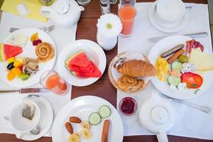 gustoso tradizionale appetitoso delizioso prima colazione a il ristorante foto