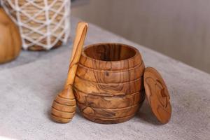 antico etnico di legno miele vaso foto