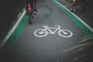 indicare il simbolo su strada per le biciclette