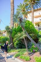 giovane donna a lusso ricorrere su estate vacanza nel cinque terre, Italia foto