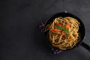 pasta italiana con salsa foto