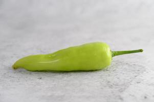pepe verde su sfondo bianco foto