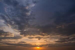 cielo e nuvole al tramonto foto