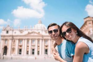 contento coppia a st. di Pietro basilica Chiesa nel Vaticano, Roma. foto