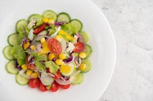 insalata di verdure con uova sode foto