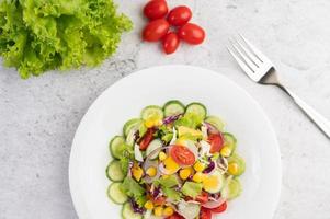 insalata di verdure con uova sode foto